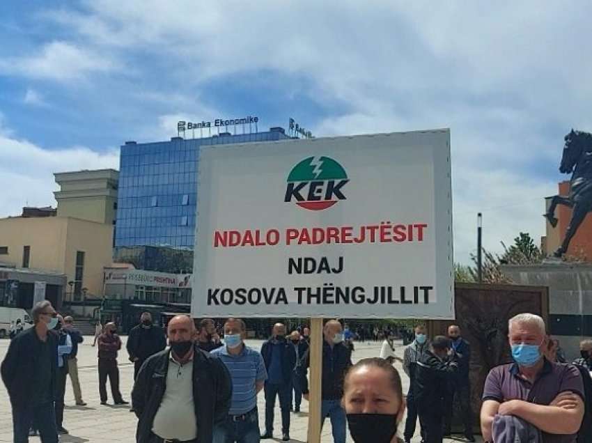 Protestojnë punëtorët e “Kosova Thëngjillit”, kërkojnë kthimin në KEK