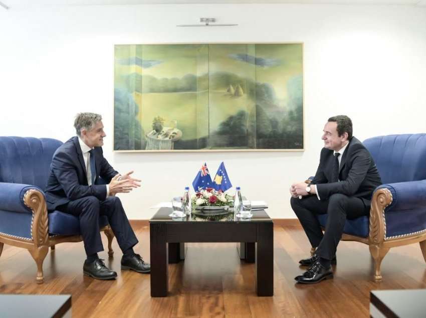Kryeministri Kurti priti në takim ambasadorin jorezident të Australisë në Kosovë, Adrea Biggi