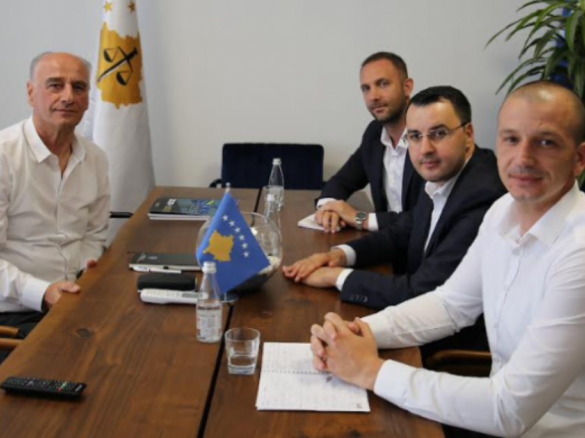 Kryesuesi i KPK-së priti në takim Drejtorin e Byrosë Kosovare të Sigurimit Sami Mazreku
