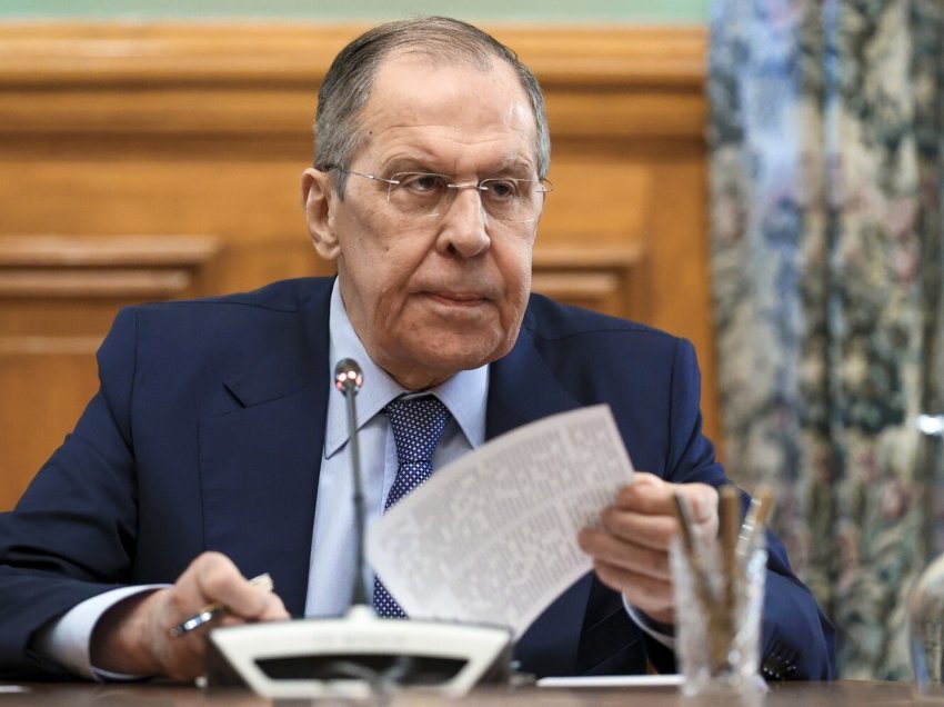 Lavrov pritet që vizitën në Serbi ta bëjë me gomar!