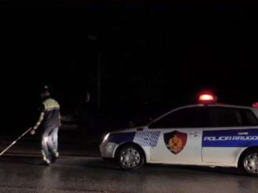 Makina përplas të miturin në Vlorë, shoferi e braktis në rrugë