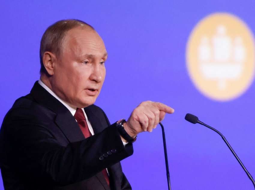 Fjalimi ‘ushtarak’ i Putinit, lëshon disa paralajmërime për të ardhmen