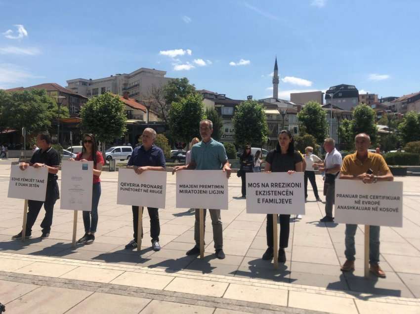 Protestojnë punëtorët e Lotarisë: Që tri vite nuk i kemi marrë pagat