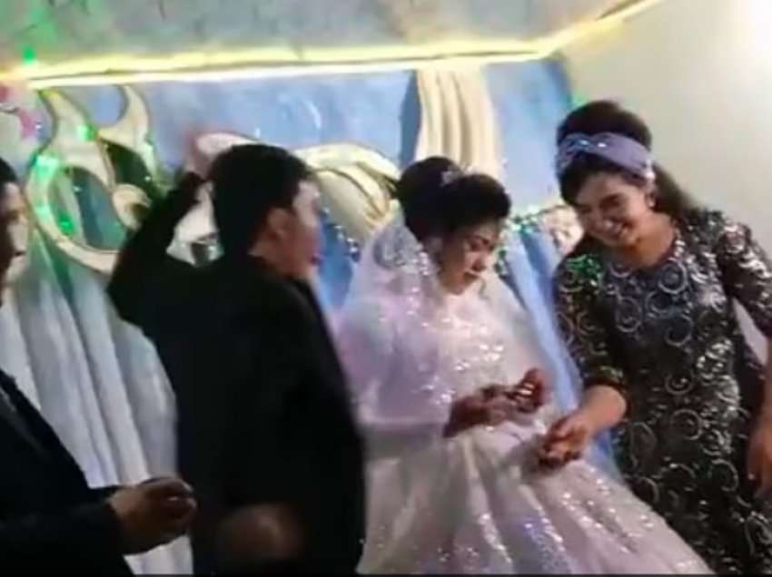 Dhëndri godet me grusht pas koke gruan e tij ditën e dasmës/ Videoja bëhet virale në rrjet, ndjekësit reagojnë të revoltuar: Çfarë tmerri!