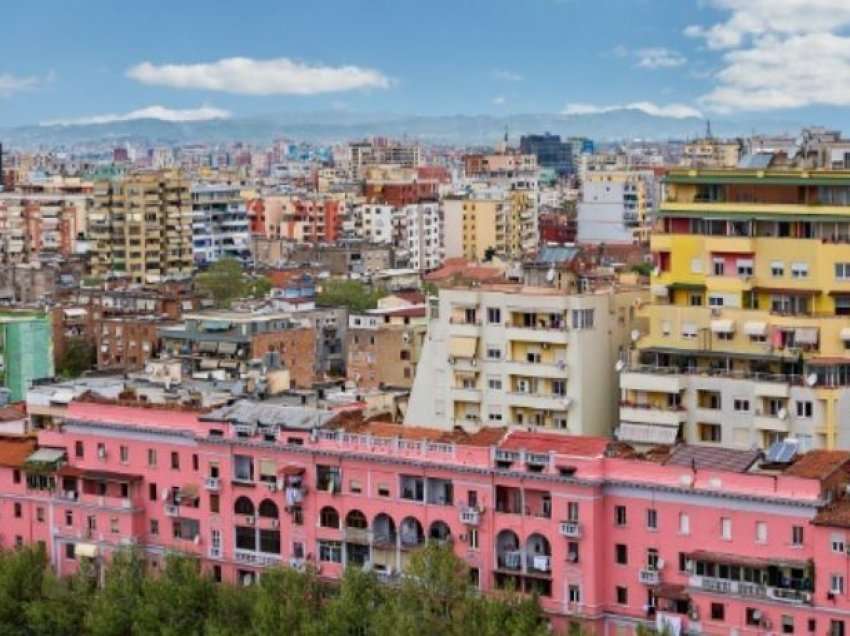 Si ka ndryshuar ekonomia e Tiranës në 5 vite, ulen aktivitetet financiare, rritet pesha e administratës publike
