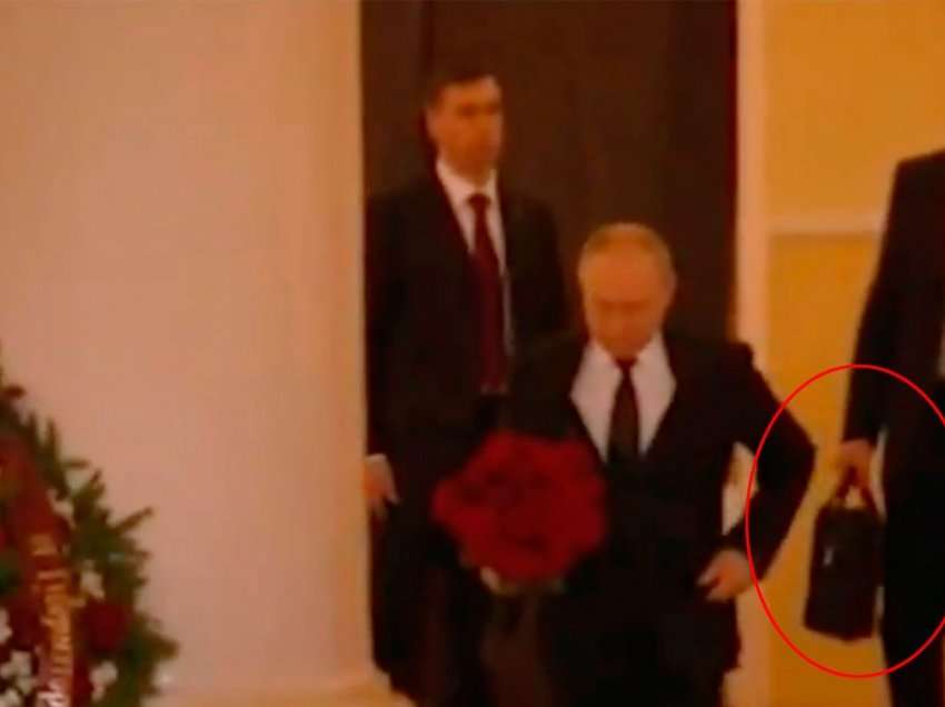 Pamje/ Mbante çantën me kodet bërthamore, njeriu i Putinit qëllohet në shtëpinë e tij