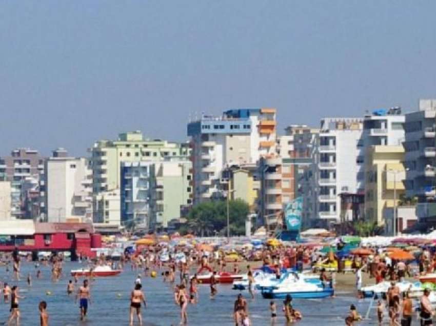 Mbipopullohen plazhet e Durrësit, “pushtohen” nga mushkonjat