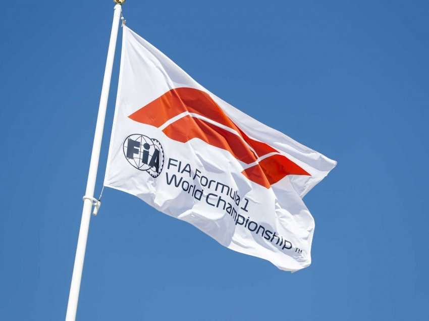 FIA nis hetimet për parregullsi në makina pas testeve 