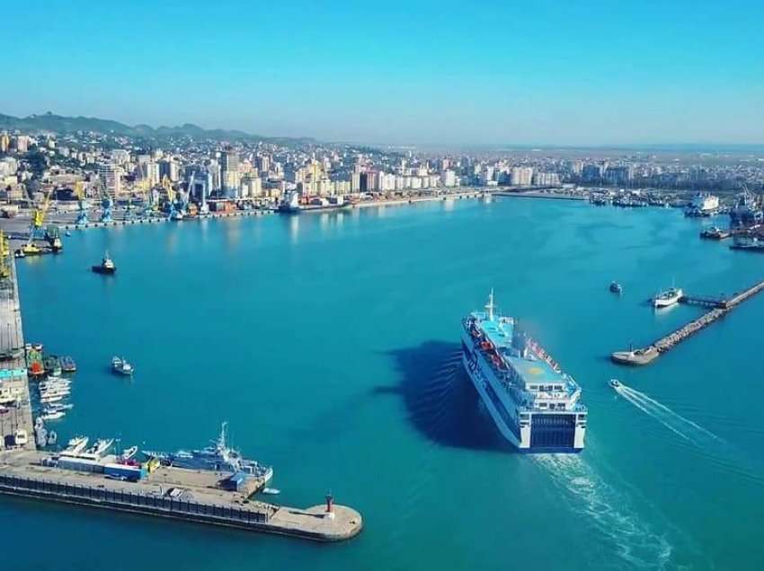 Mbërrin në portin e Durrësit anija nga Rusia me 3030 ton grurë