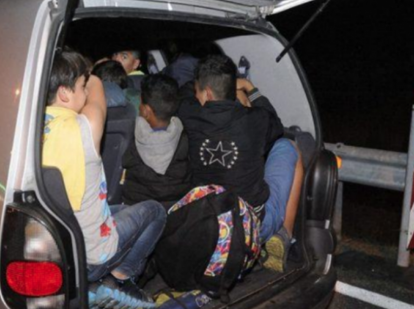 Arrestohen tre persona për kontrabandë me imigrantë në Maqedoni
