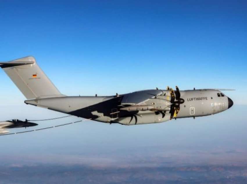 Aeroplanët luftarakë fluturojnë mbi Baltik, NATO del me mesazh