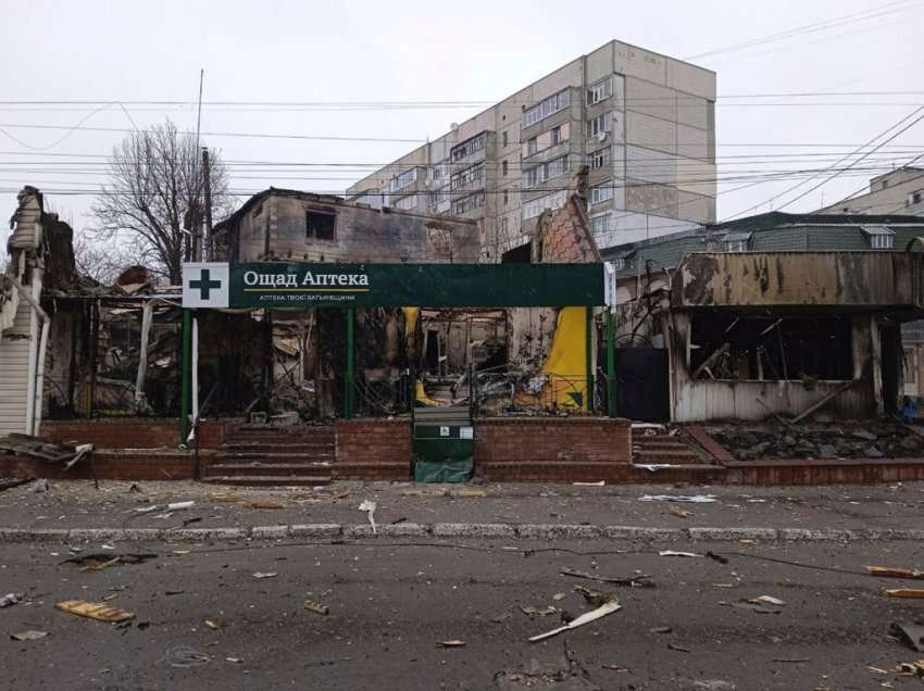Qyteti afër Kievit është “gati tërësisht i shkatërruar”
