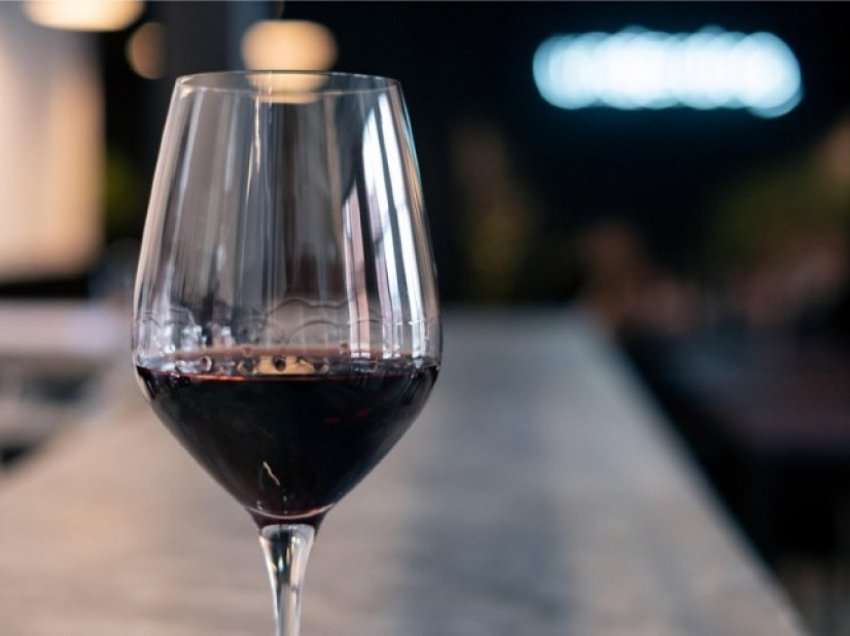 Tregon studimi: Sa e shëndetshme është një gotë verë në ditë për trurin?