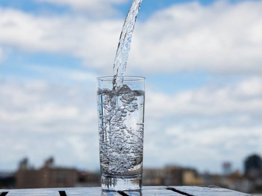 Çfarë i ndodh organizmit kur nuk pini ujë?