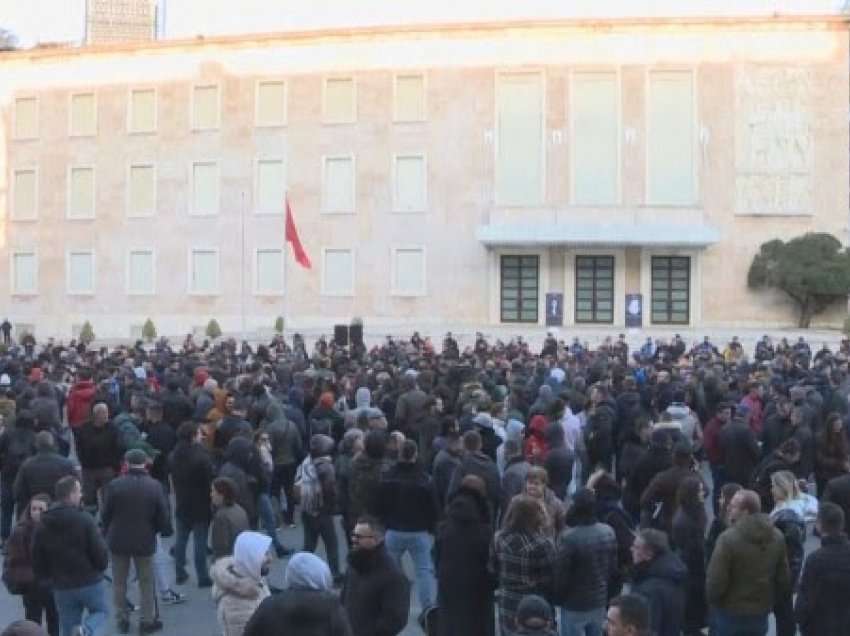 Protesta kundër rritjes së çmimit të naftës në Shqipëri