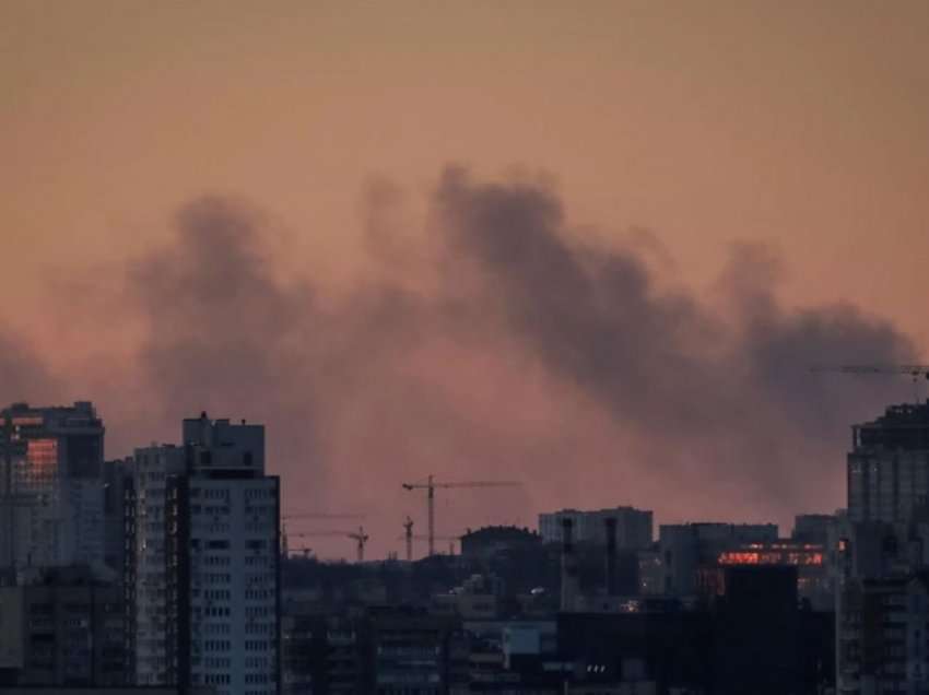 SHBA: Shumë qytete ukrainase janë të rrethuara, Kievi në tym - Britania lëshon alarmin