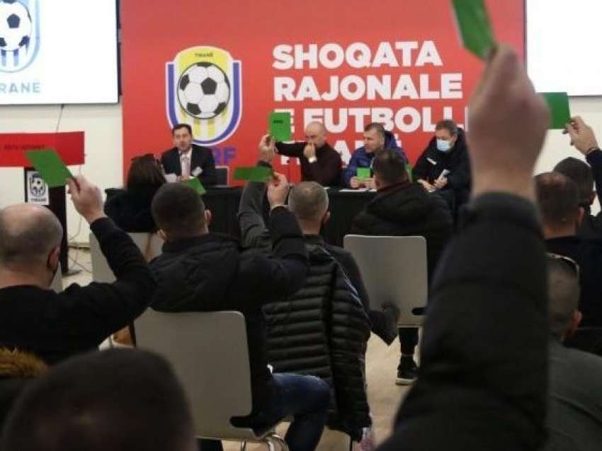 Futbolli braktis Asamblenë politike të Tiranës! 