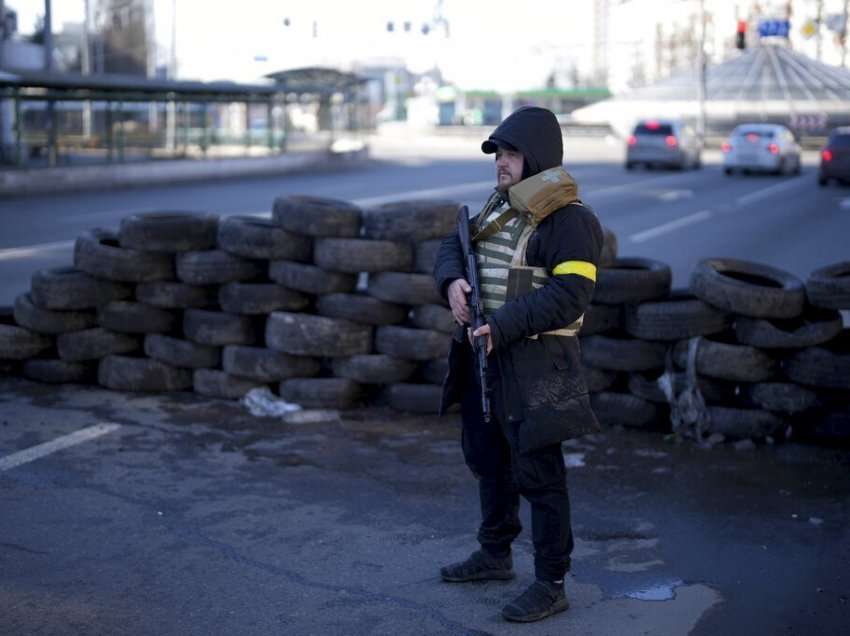 “Kievi si një kështjellë, njerëz të pabesueshëm”, ukrainasi tregon çka po ndodhë në kryeqytet