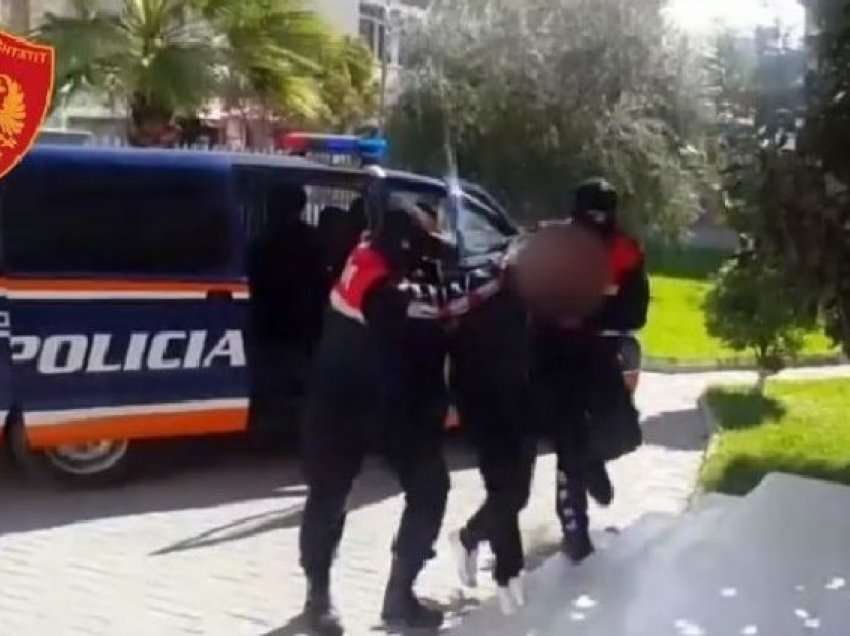 Falsifikonin biletat e linjës së autobusëve Tiranë-Krrabë, arrestohet faturino dhe shpallen dy persona në kërkim