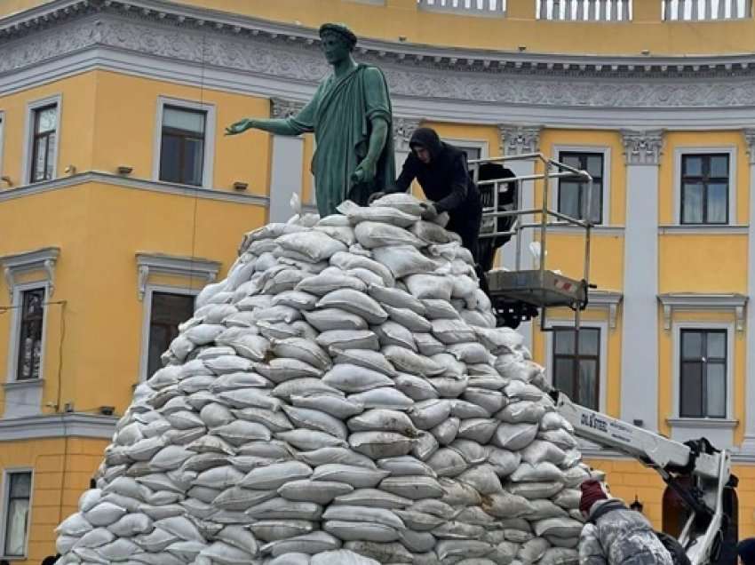 Odesea e mbron me thasë statujën e atij që e modernizoi qytetin