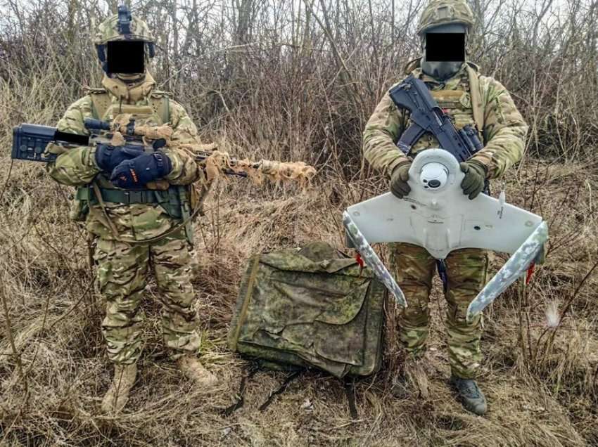 Ushtarët ukrainas kapin dronin rus