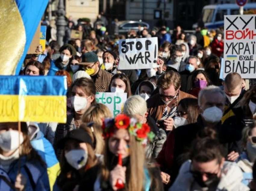 ​Në qytetet gjermane dhjetëra-mijëra protestues kundër agresionit rus në Ukrainë