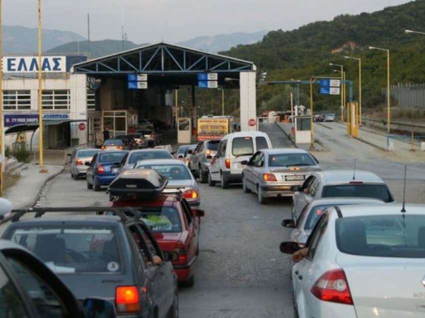 Vjen lajmi i mirë për shqiptarët, hiqet formulari PLF për hyrjen në Greqi