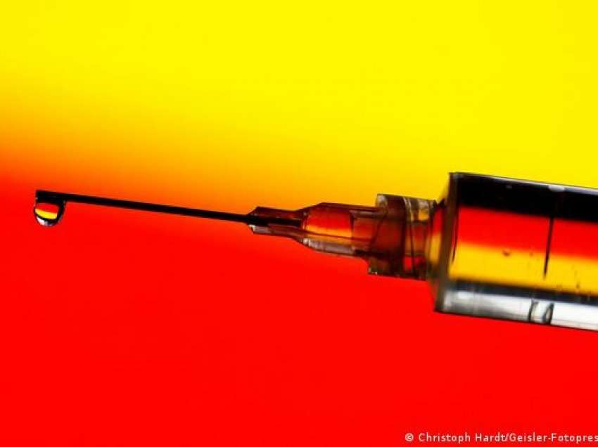 Debati i pafund për vaksinimin me detyrim dëmton demokracinë