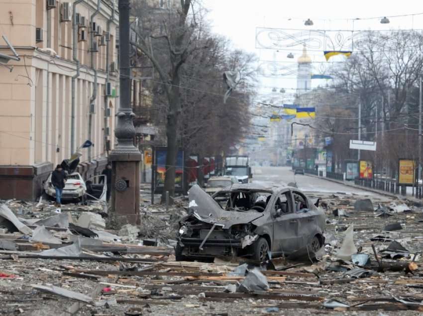Të paktën 21 të vrarë pas sulmeve ruse afër Harkivit