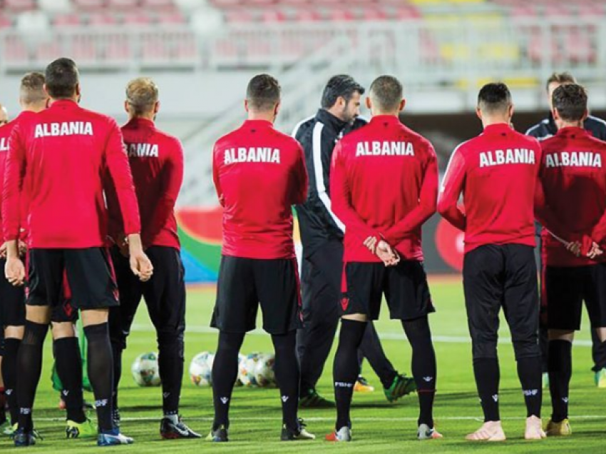 Shqipëria zbarkon në Spanjë, rrezikon ndeshjen një titullar i rëndësishëm