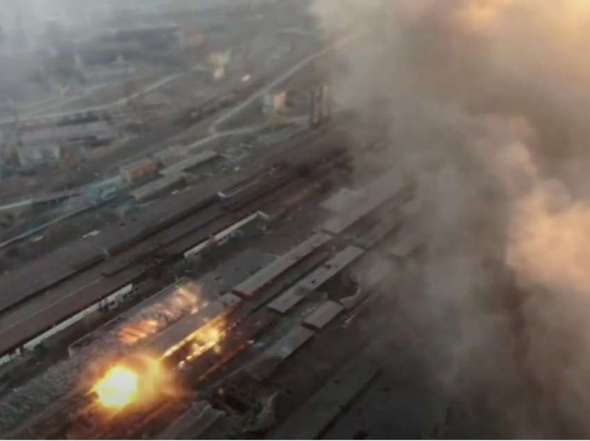 Publikohen pamjet me dron: Shpërthime të fuqishme nga sulmet ruse në Mariupol