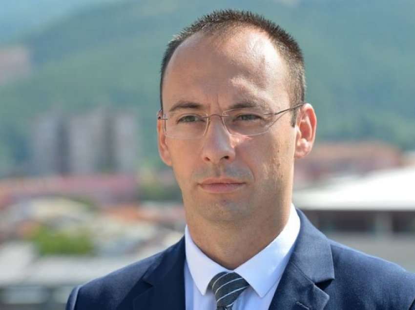 Simiq: Nuk lejojmë shqiptarë në krye të policisë në Mitrovicë