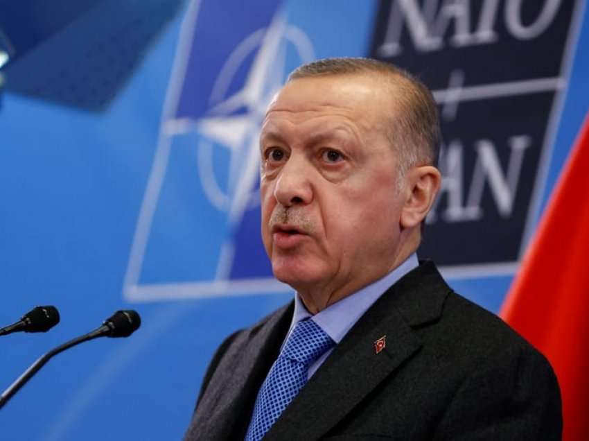 Erdogan kërkon “tërheqje me nder” nga Putini