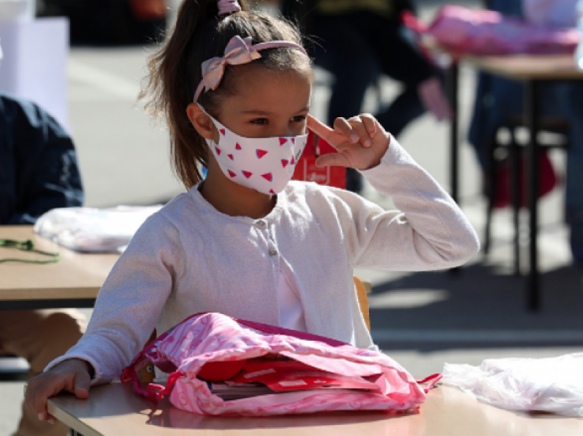 Shtabi i Krizave e ka miratuar propozimin për heqjen e maskave në shkollat ​​fillore