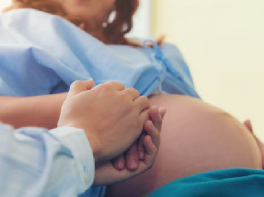 Cilat janë rreziqet e shtatzënis pas moshës 30 vjeçare