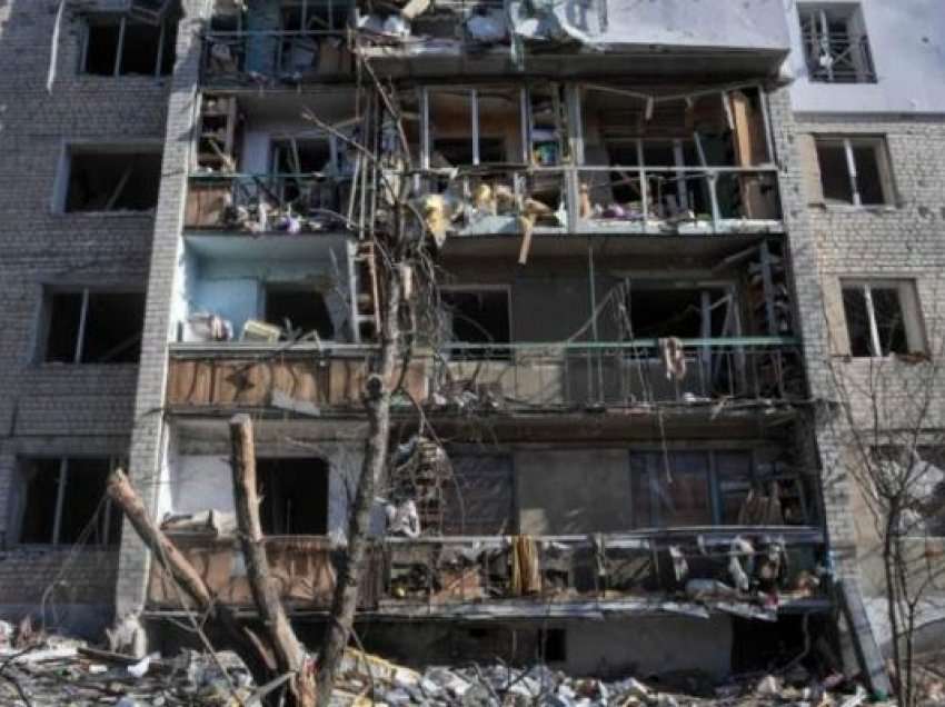 ​Ministri ukrainas: Rreth 4,500 ndërtesa banimi janë shkatërruar