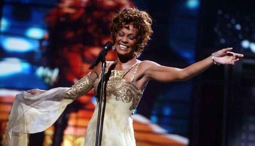 Jeta e Whitney Houston do të bëhet film artistik