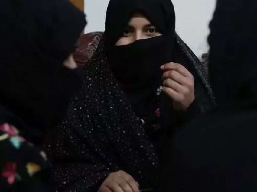 Talibanët ndalojnë fluturimet për gratë e pashoqëruara nga burrat