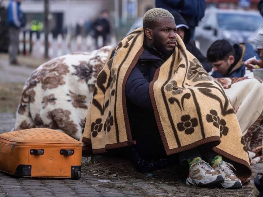 Refugjatët afrikan që ikin nga Ukraina përfundojnë në qendrat e paraburgimit