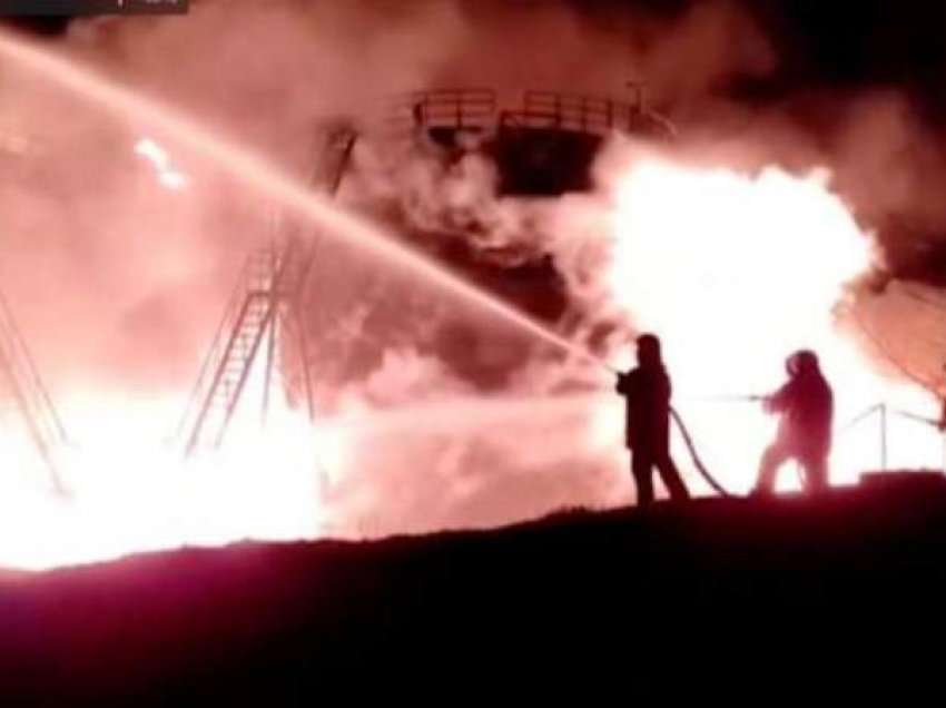 Zjarrfikësit shuajnë zjarrin në një depo karburanti në Lutsk
