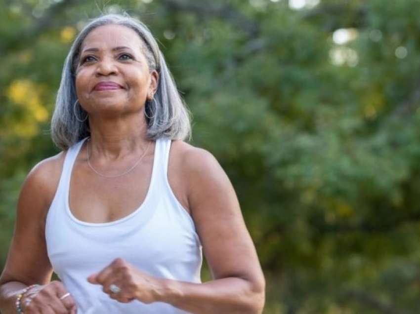 Ecja në këtë mënyrë pas menopauzës mund t’ju ndihmojë të digjni më shumë yndyrë në bark