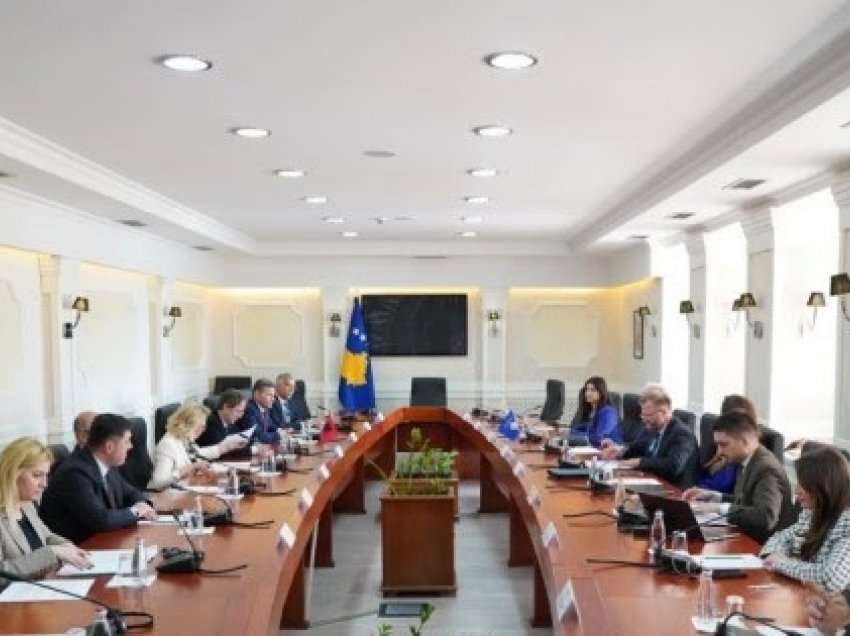Fillon takimi i Komisionit të Jashtëm të Kosovës me atë të Shqipërisë