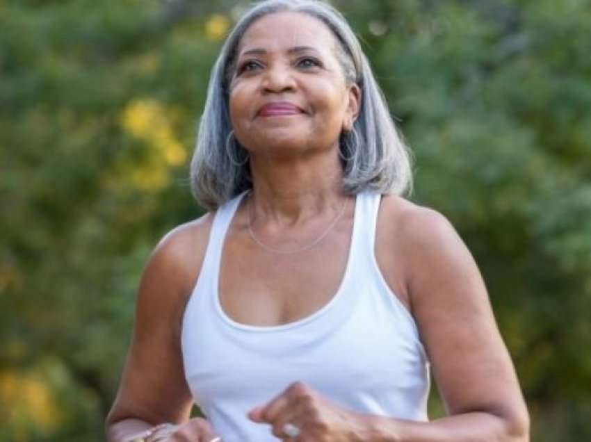 Ecja në këtë mënyrë pas menopauzës mund t’ju ndihmojë të digjni më shumë yndyrë në bark