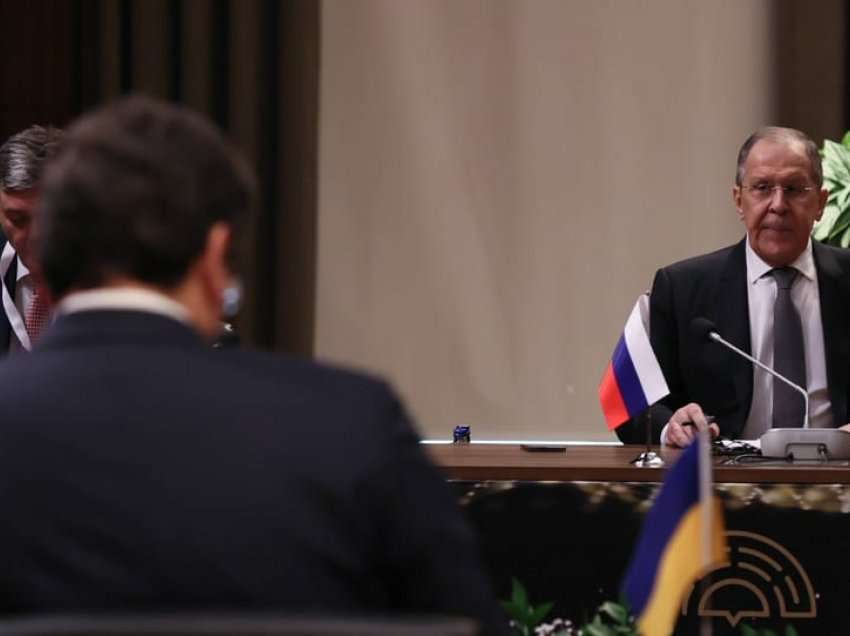 Lavrov i gatshëm të takohet me homologun ukrainas