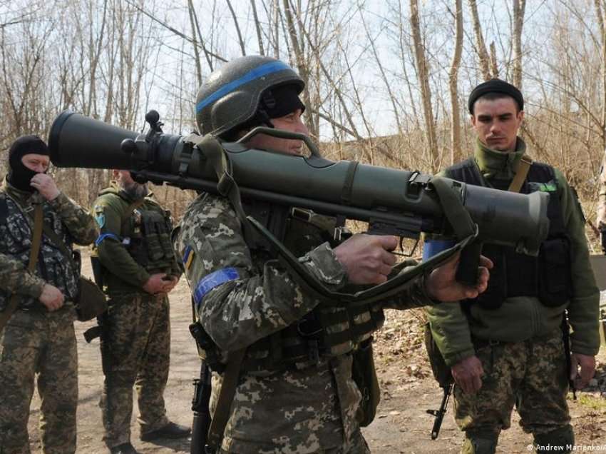 Ambasadori ukrainas i kërkon Gjermanisë dërgimin e armatimit modern
