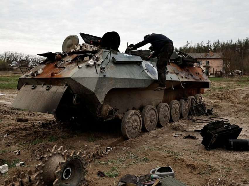 Ukrainasit vazhdojnë të gjejnë trupa ushtarësh rusë në zonat e çliruara