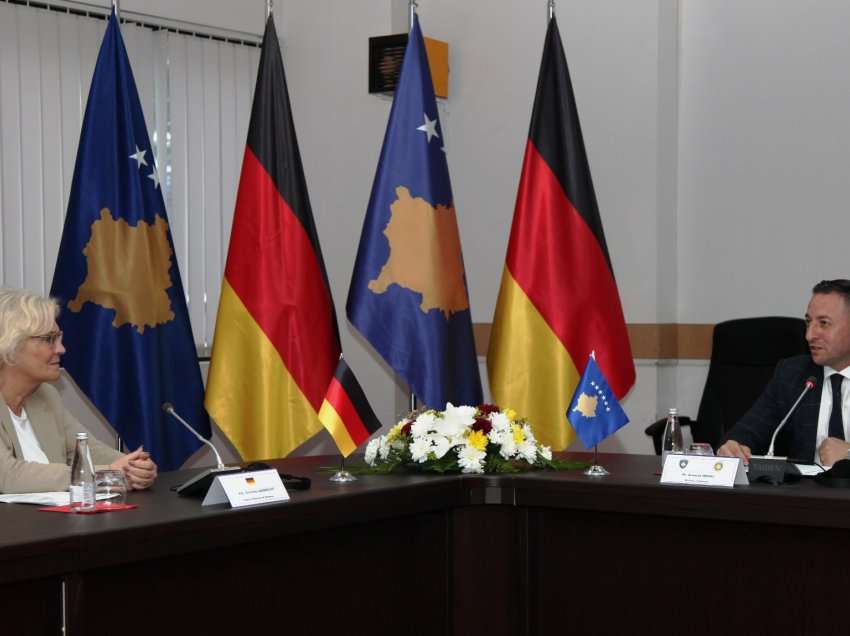 Ministri i Mbrojtjes, Armend Mehaj ka pritur në takim zyrtar Ministren e Mbrojtjes së Gjermanisë, Christine Lambrecht