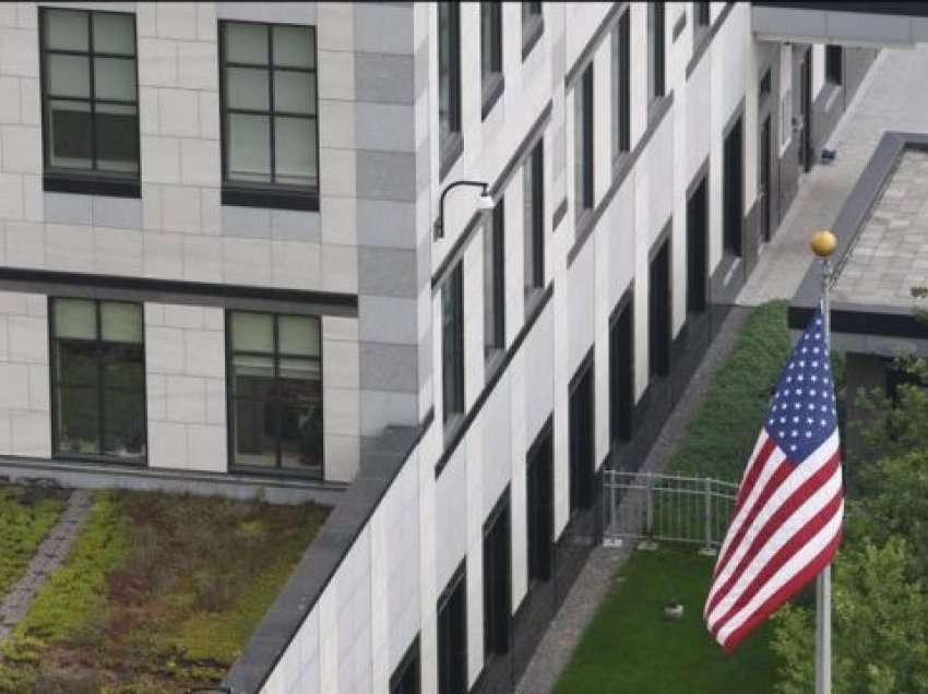 Rihapet ambasada amerikane në Kiev