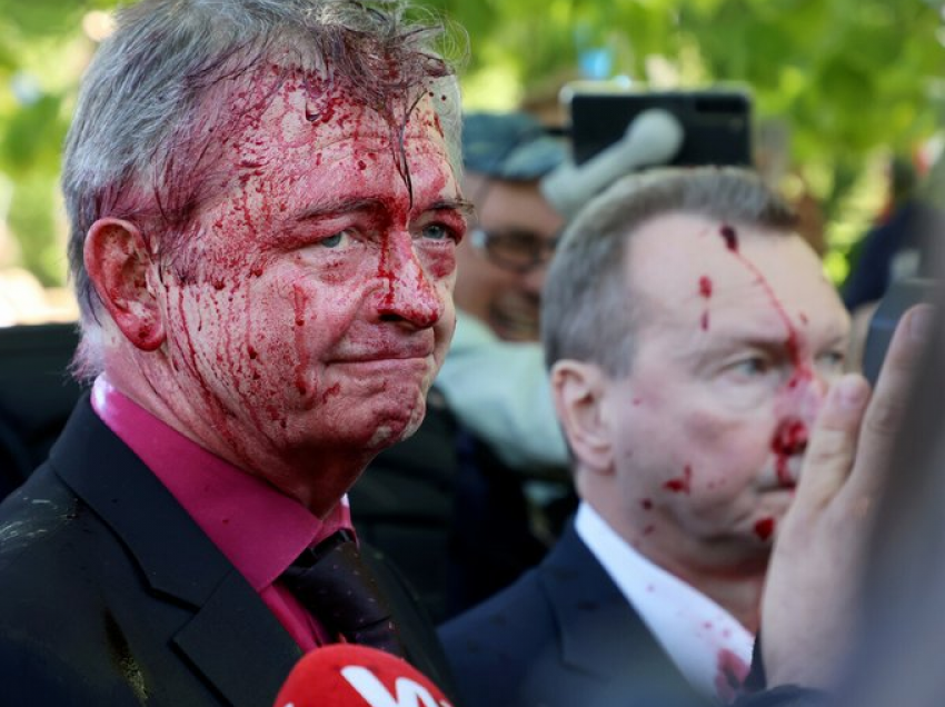 ‘Përgjaket’ ambasadori rus në Poloni