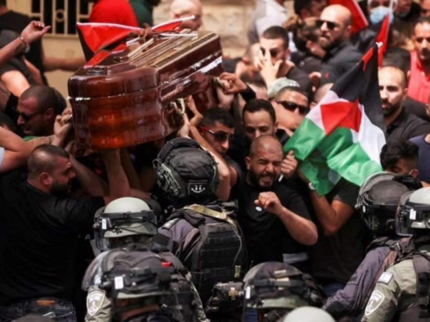 Policia izraelite rrah pjesëmarrësit në funeralin e gazetares së Al Jazeera